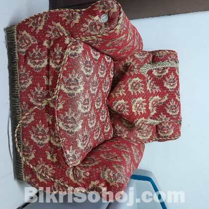 ৪ সিটের সোফা (৩টা+১টা) ১টি টি-টেবিল (১টি 2সিটের সোফা ফ্রি)